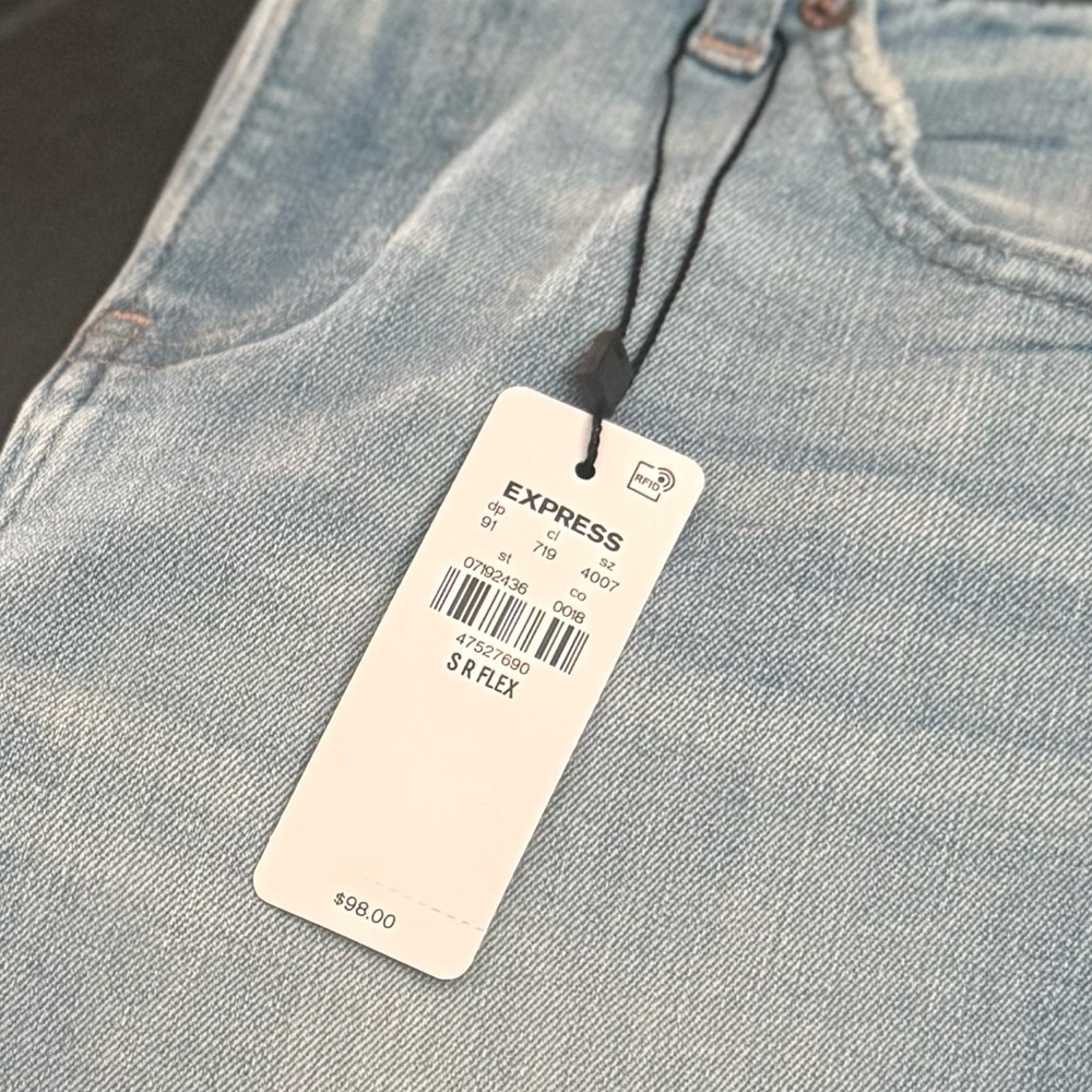Express Mid Rise Light Wash FlexX Ripped
Skinny Jeans - Picture 7 of 7